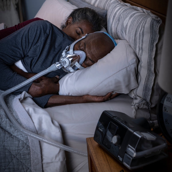 man sleeping with airsense 10 and full face mask