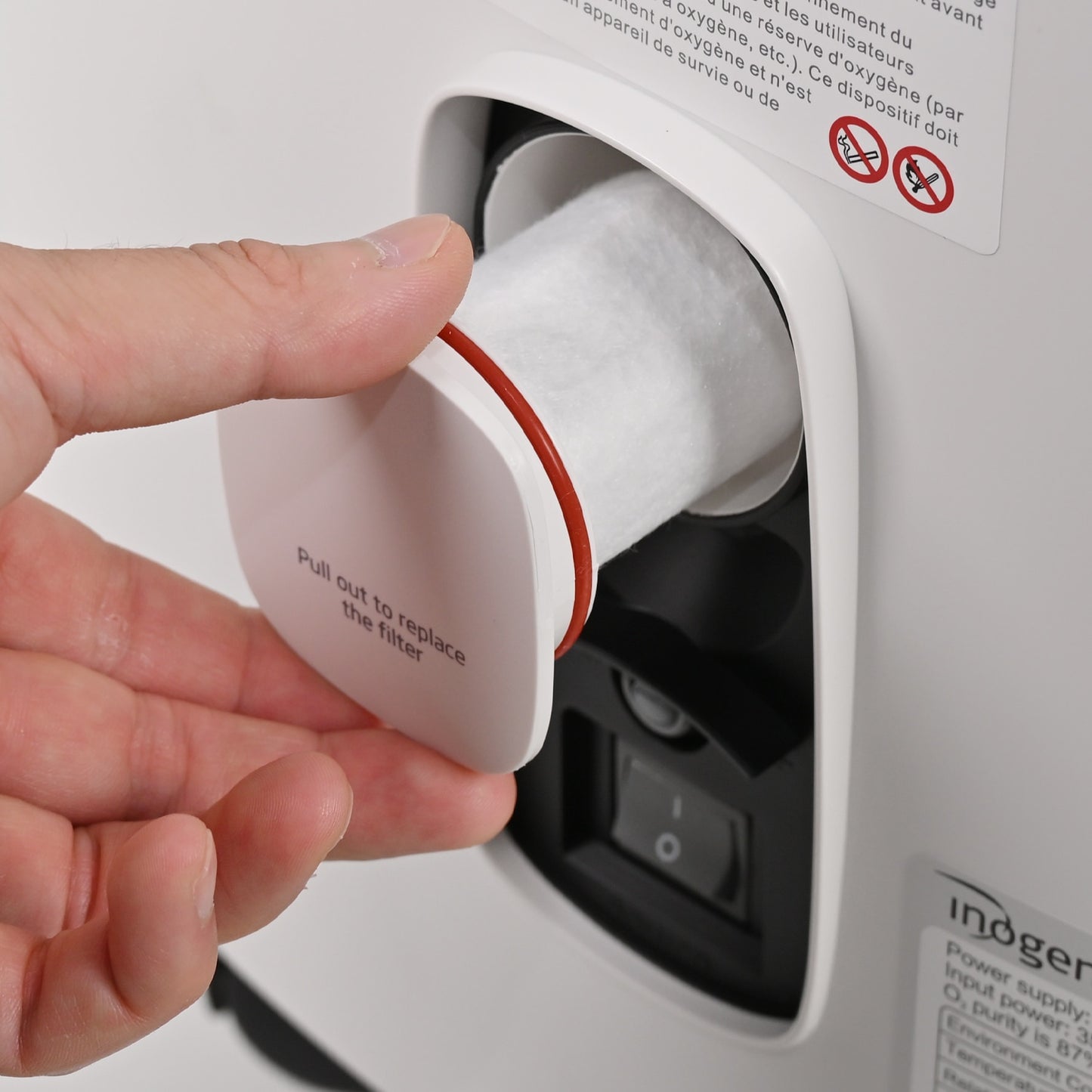 Hand Removing the Filter from the Ingoen Voxi 5