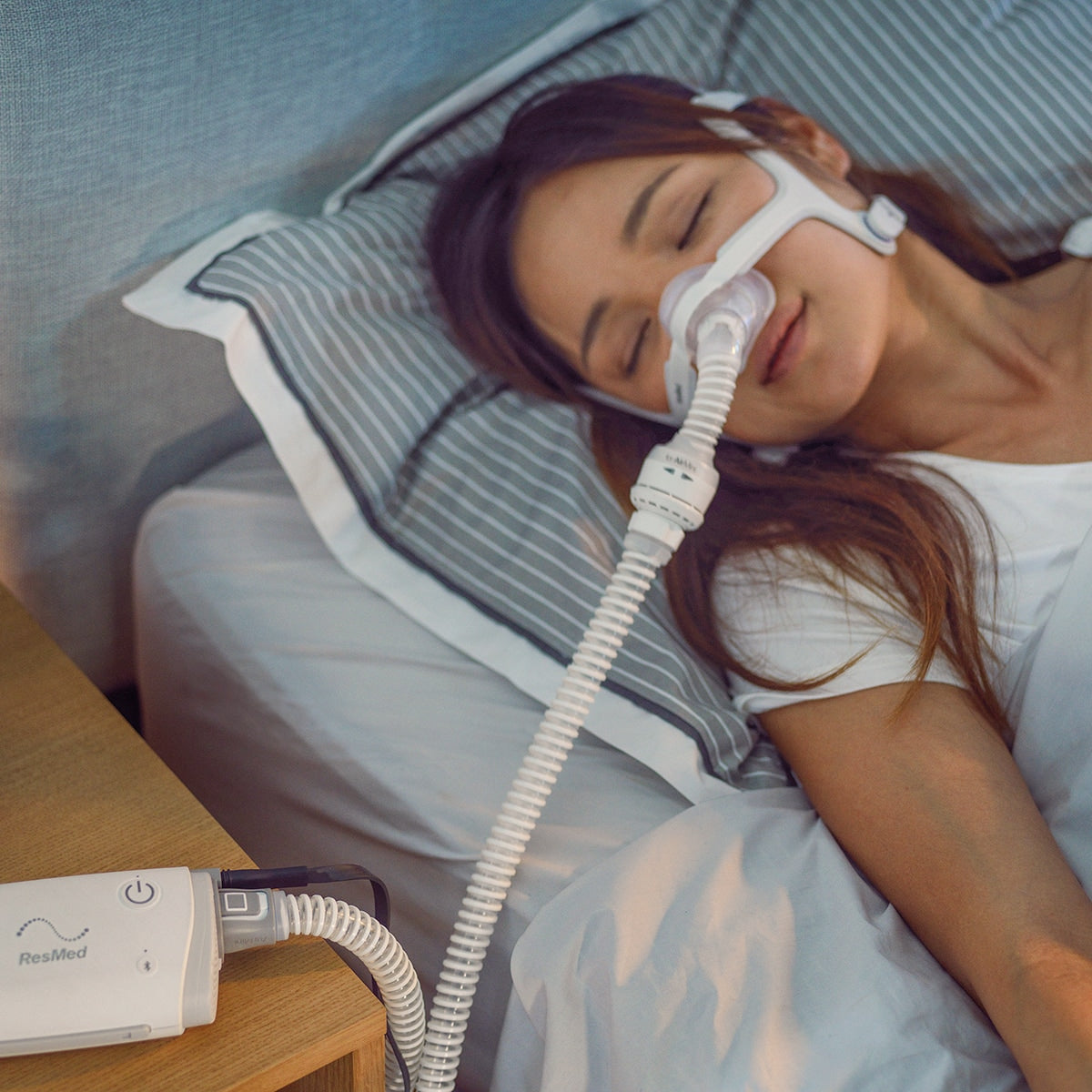 Woman Using AirMini CPAP Machine with AirFit N20 Nasal Mask