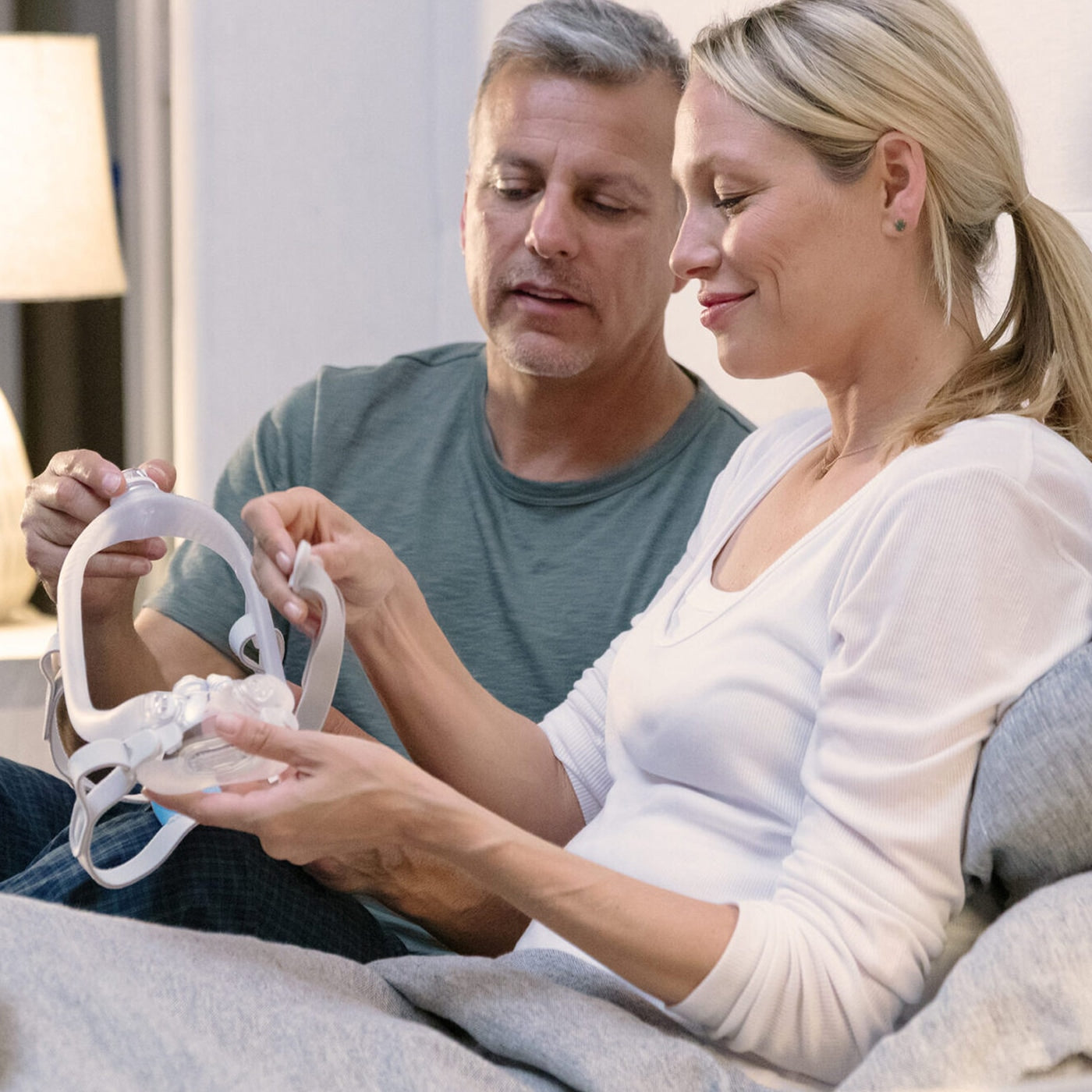 couple assembling airfit x30i oral nasal pillow cpap mask