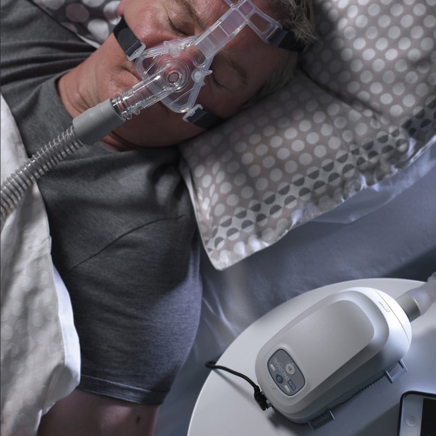 Man Sleeping with Transcend Auto MiniCPAP