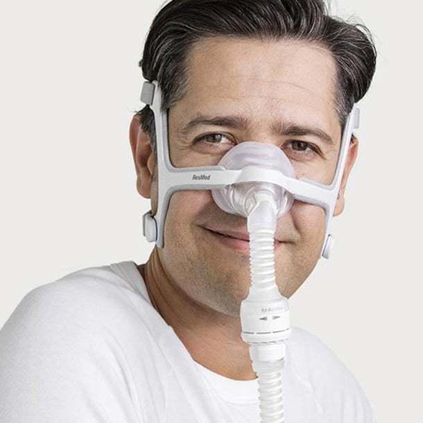 Man Wearing N20 CPAP Mask 